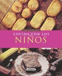 COCINA CON NIÑOS | 9788430567881 | SUSAETA, EQUIPO | Llibreria Geli - Llibreria Online de Girona - Comprar llibres en català i castellà