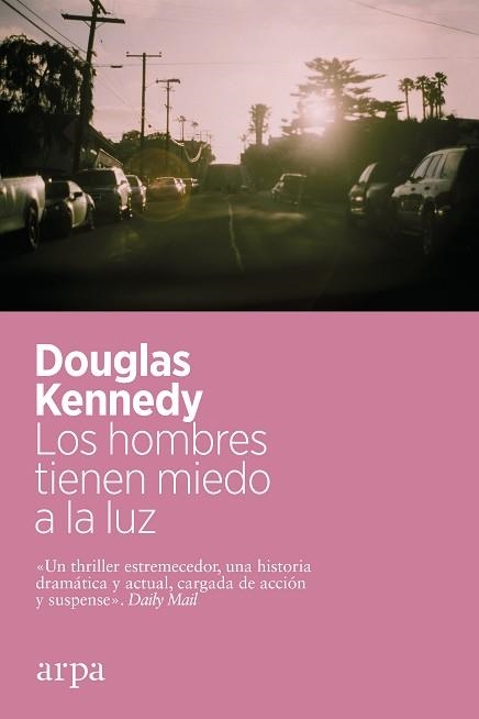 LOS HOMBRES TIENEN MIEDO A LA LUZ | 9788418741463 | KENNEDY,DOUGLAS | Llibreria Geli - Llibreria Online de Girona - Comprar llibres en català i castellà