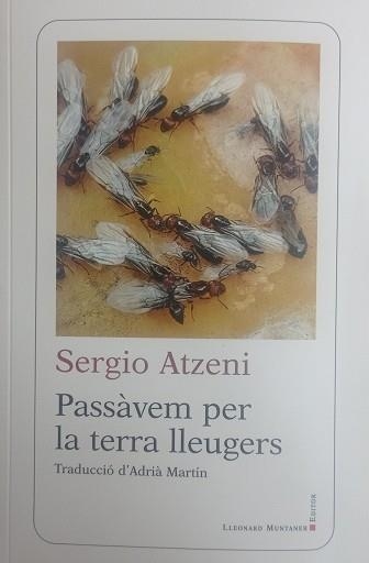 PASSÀVEM PER LA TERRA LLEUGERS | 9788418758959 | ATZENI,SERGIO | Llibreria Geli - Llibreria Online de Girona - Comprar llibres en català i castellà