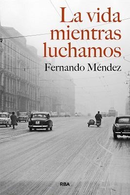 LA VIDA MIENTRAS LUCHAMOS | 9788490569368 | MÉNDEZ, FERNANDO | Llibreria Geli - Llibreria Online de Girona - Comprar llibres en català i castellà