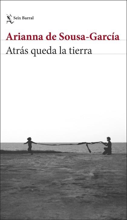 ATRÁS QUEDA LA TIERRA | 9788432244247 | SOUSA-GARCÍA, ARIANNA DE | Llibreria Geli - Llibreria Online de Girona - Comprar llibres en català i castellà